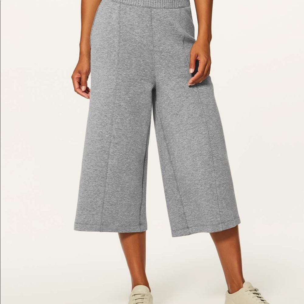 Lululemon New Form Crop (17")
